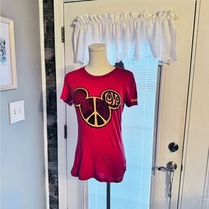 Disney Parks T-Shirt SZ‎ SM.